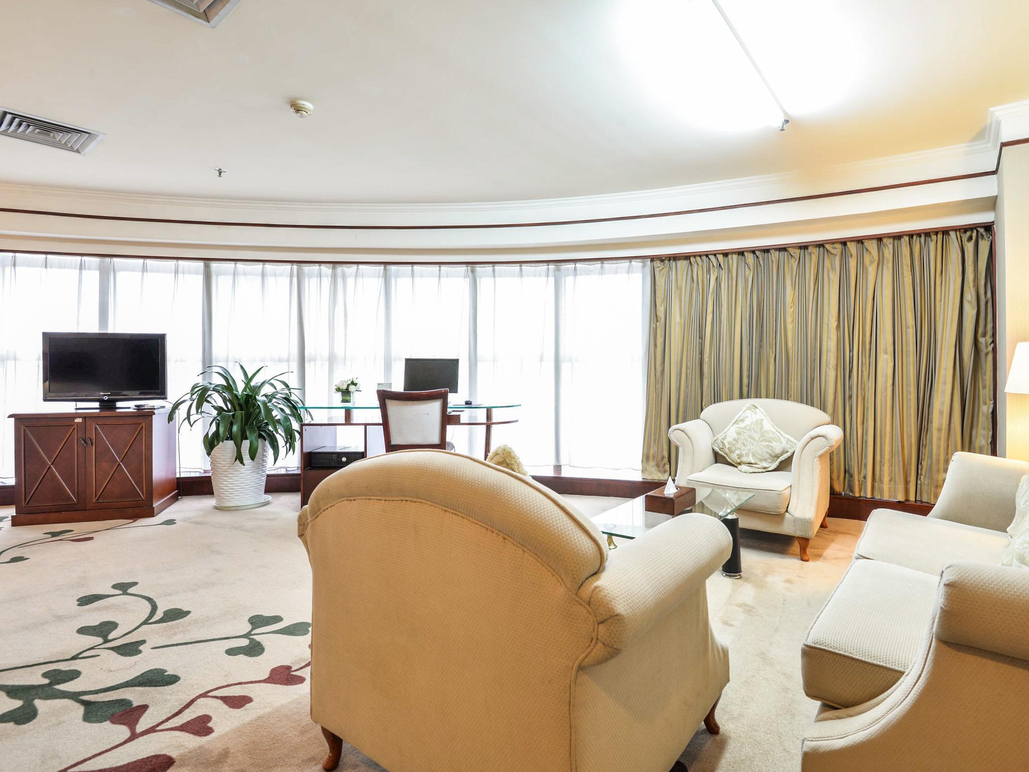 Royalty Hotel Shenzhen Exterior foto